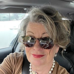 Meet your Posher, Alexandra